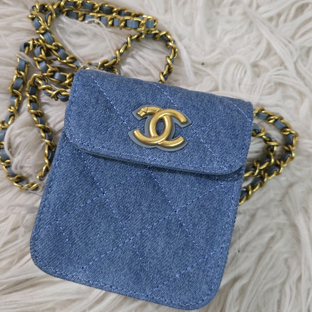Chanel VIP Denim Quilted Crossbody Bag with Gold Chain - Picture 6 of 8